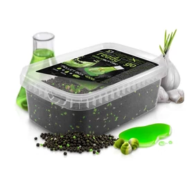 Delphin Reaxe READY&amp;GO pellet box method feeder horgászathoz Fokhagyma-Vajsav ízesítéssel 400g - zöld-fehér